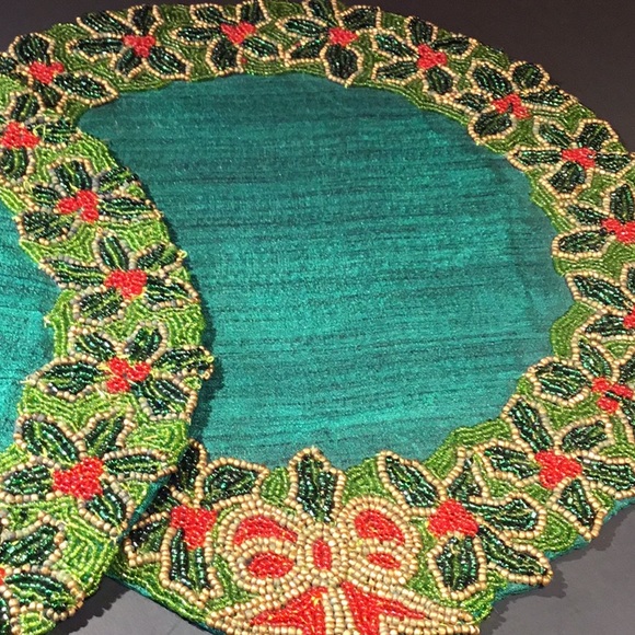 Vtg. 2 Christmas Green Satin & Glass Beads Linen Table Toppers - Picture 13 of 16